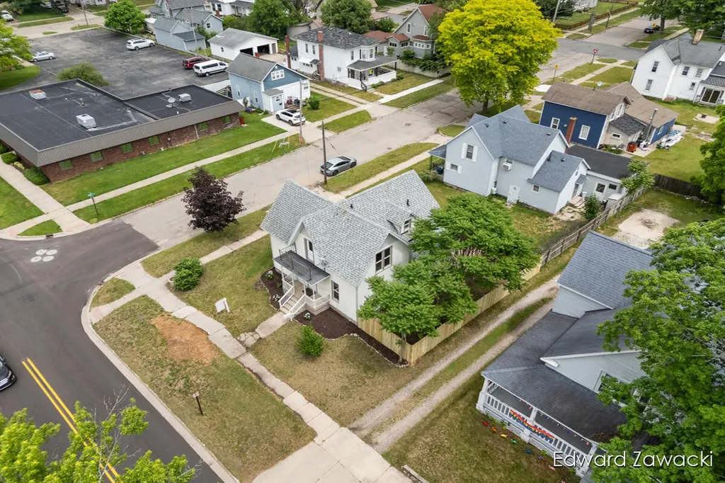 404 S Bridge Street Belding City MI 48809