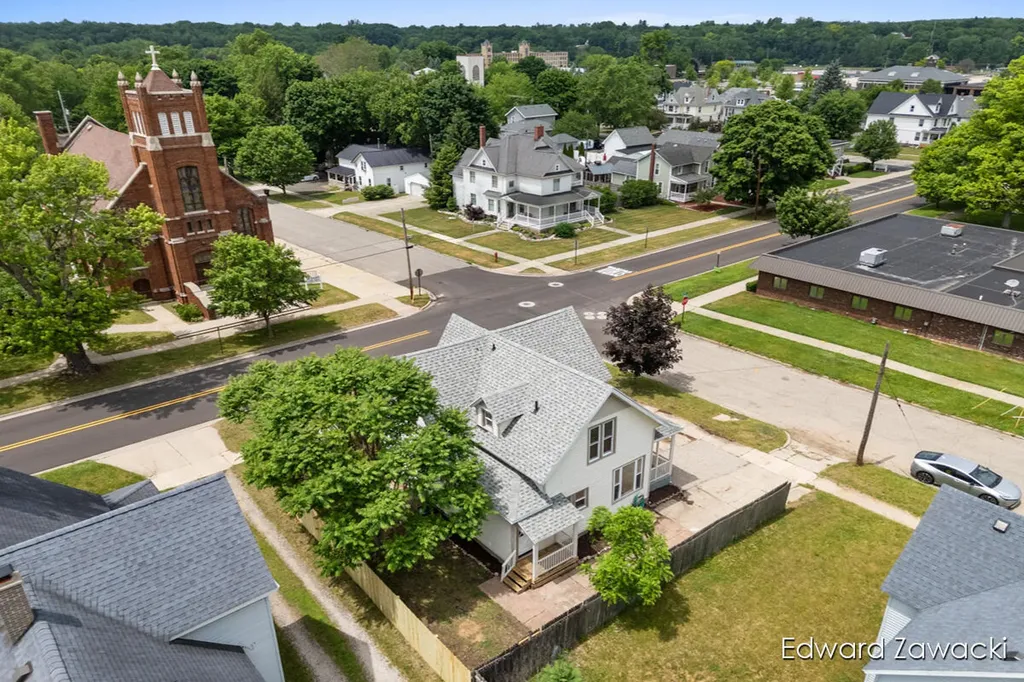 404 S Bridge Street Belding City MI 48809