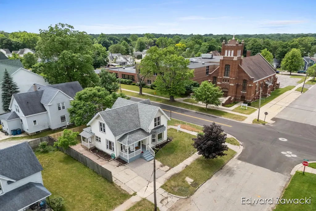 404 S Bridge Street Belding City MI 48809