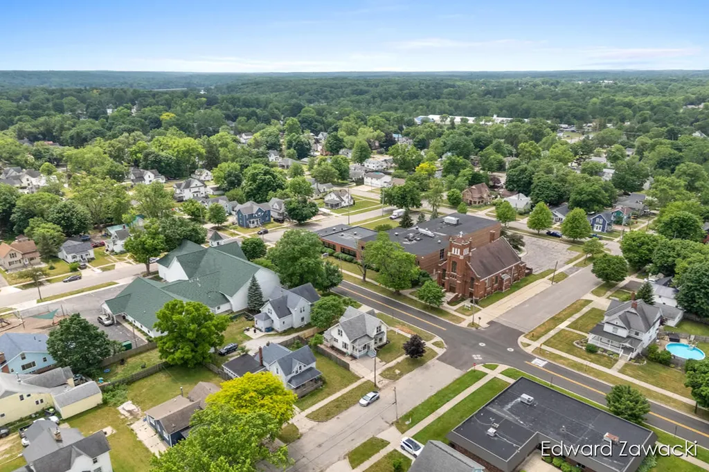 404 S Bridge Street Belding City MI 48809