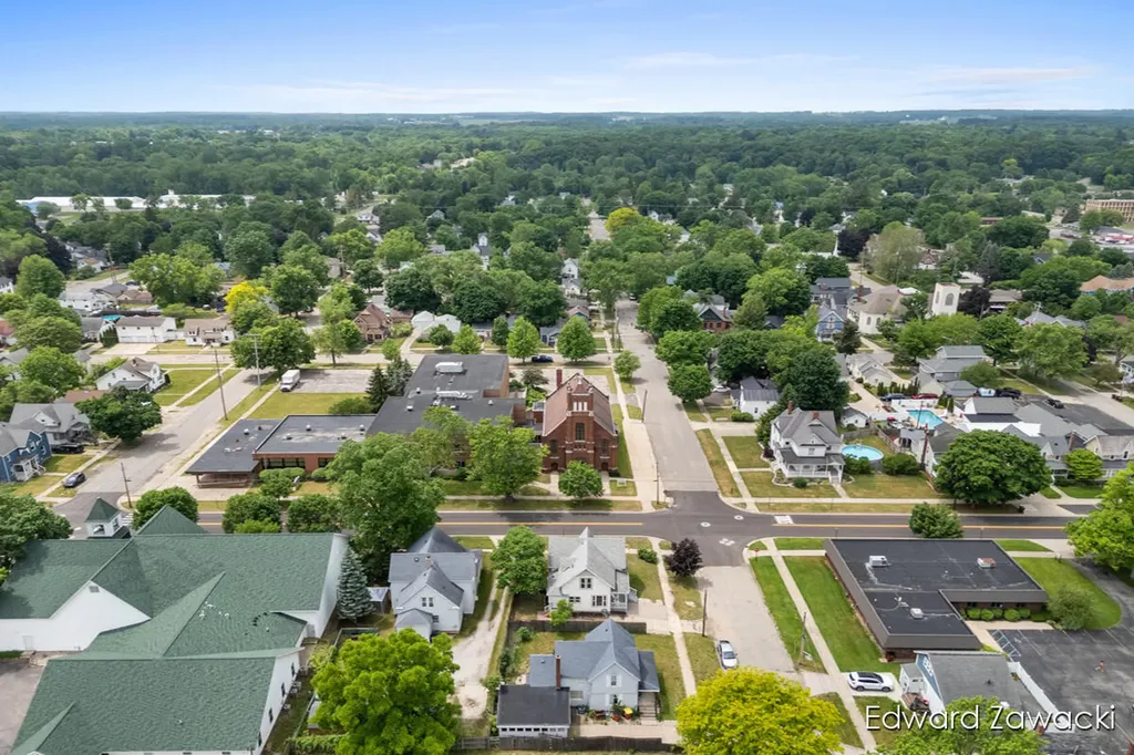 404 S Bridge Street Belding City MI 48809