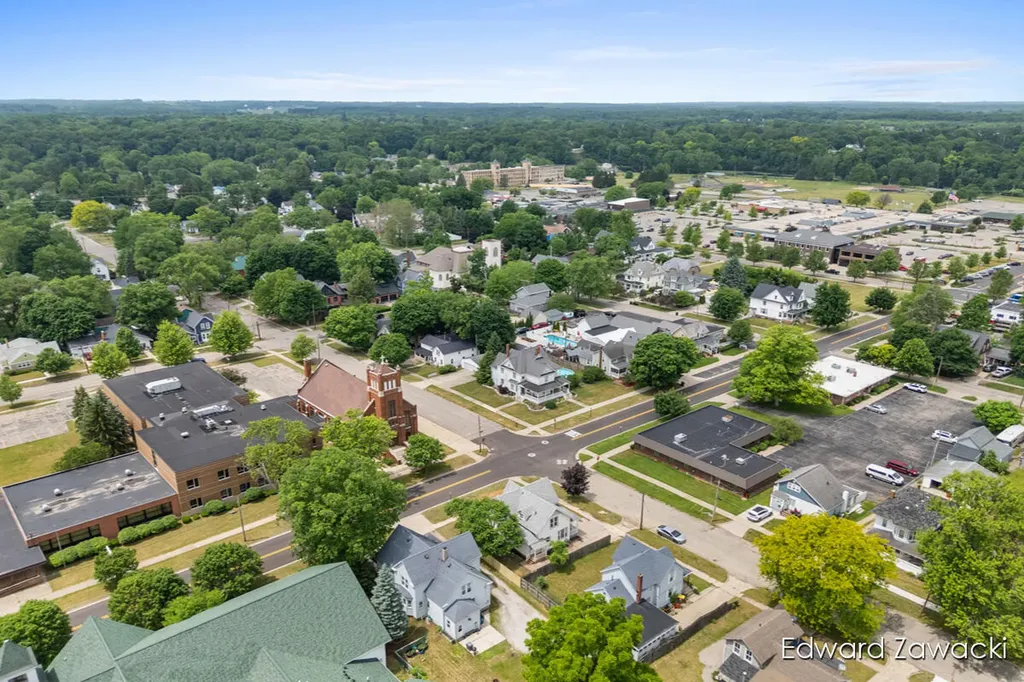 404 S Bridge Street Belding City MI 48809