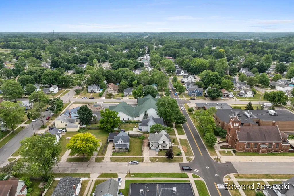 404 S Bridge Street Belding City MI 48809