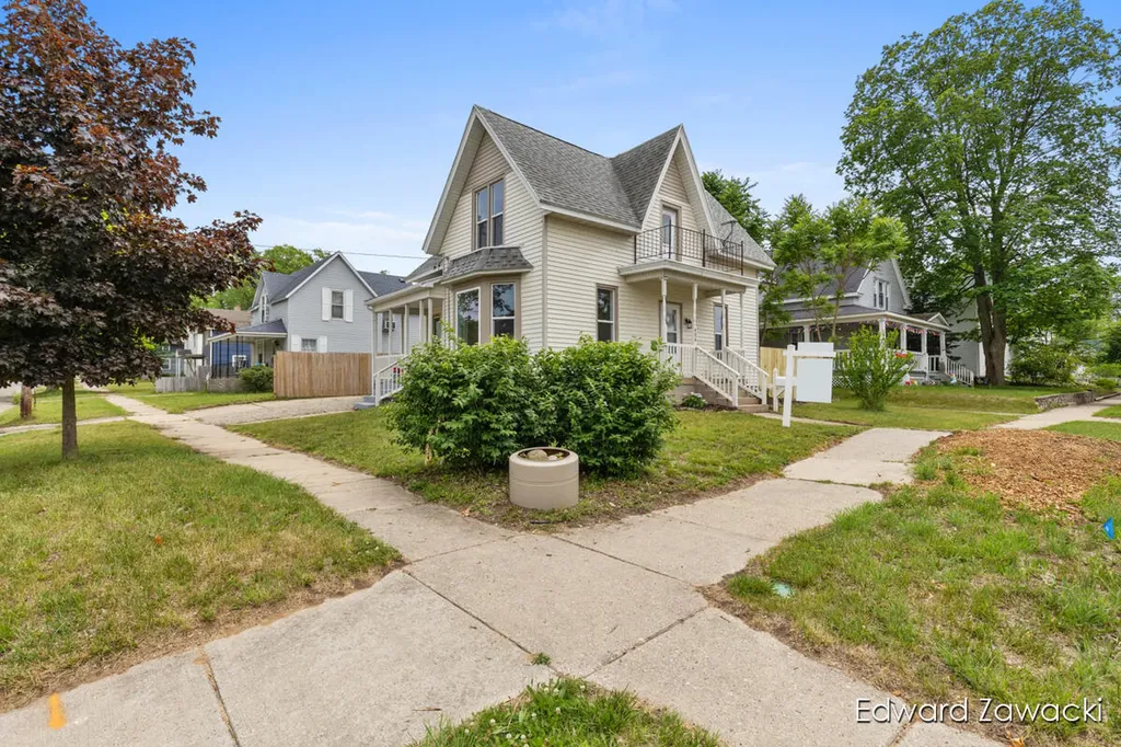 404 S Bridge Street Belding City MI 48809