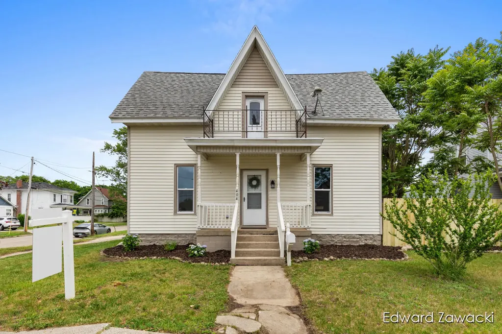404 S Bridge Street Belding City MI 48809