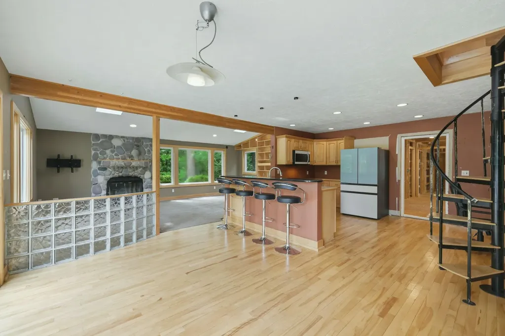 1372 Cramton Avenue NE Ada Township MI 49301
