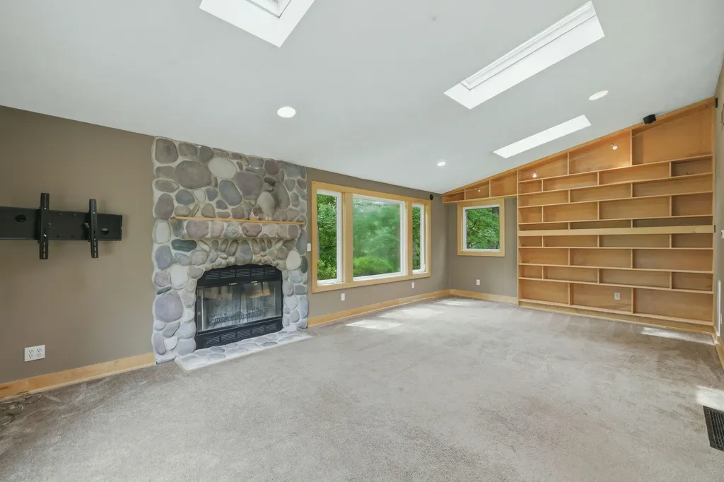1372 Cramton Avenue NE Ada Township MI 49301