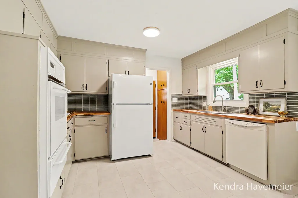 505 Fairfield Avenue NW Grand Rapids City MI 49504