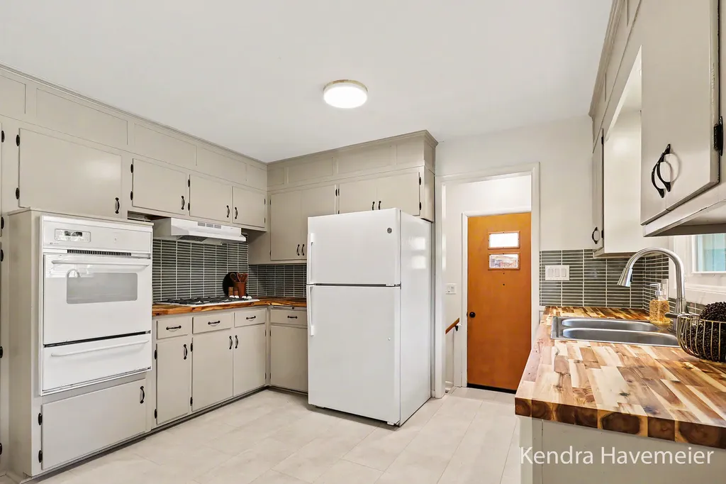 505 Fairfield Avenue NW Grand Rapids City MI 49504