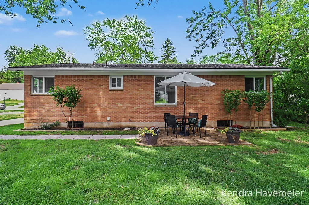 505 Fairfield Avenue NW Grand Rapids City MI 49504