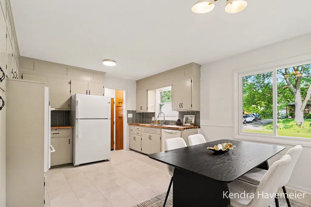505 Fairfield Avenue NW Grand Rapids City MI 49504