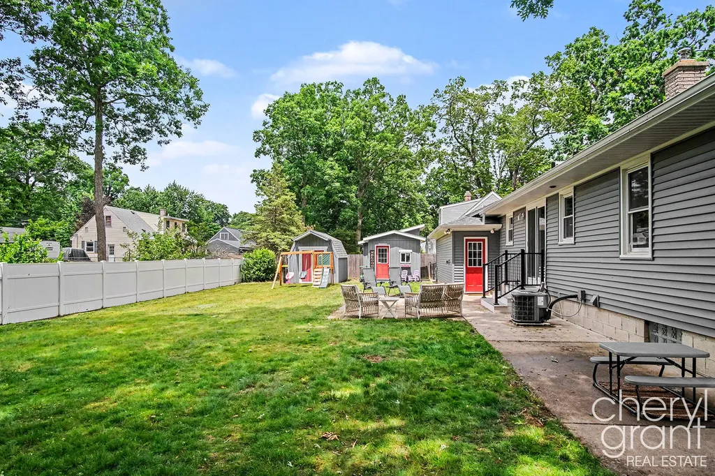 4631 Carrick Avenue SE Kentwood City MI 49508