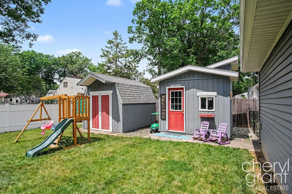 4631 Carrick Avenue SE Kentwood City MI 49508