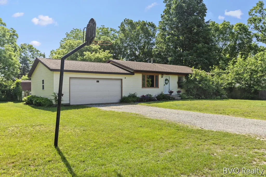 5820 Belmont Avenue NE Plainfield Charter Township MI 49306