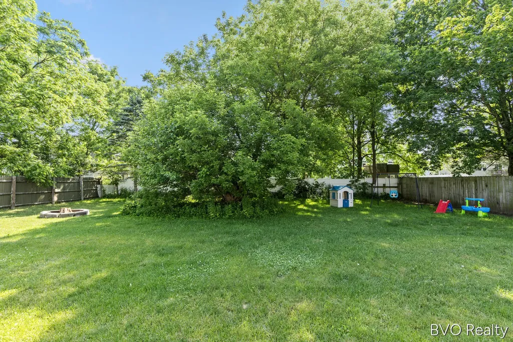 5820 Belmont Avenue NE Plainfield Charter Township MI 49306