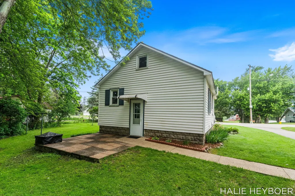9168 Adams Street Zeeland Charter Township MI 49464