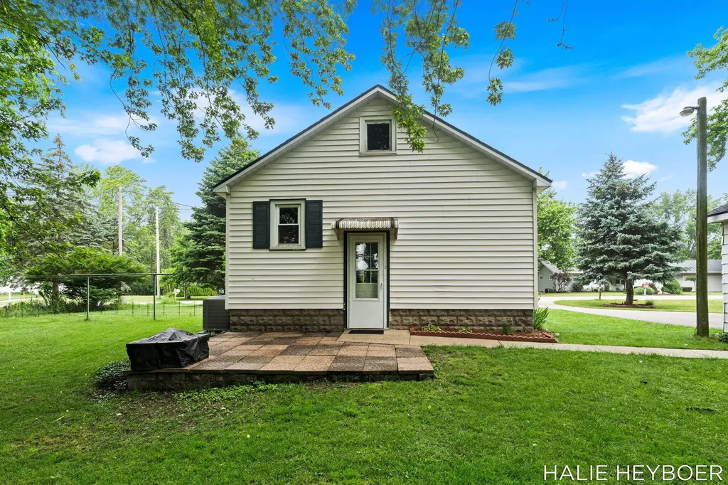 9168 Adams Street Zeeland Charter Township MI 49464
