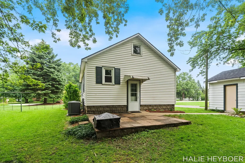 9168 Adams Street Zeeland Charter Township MI 49464