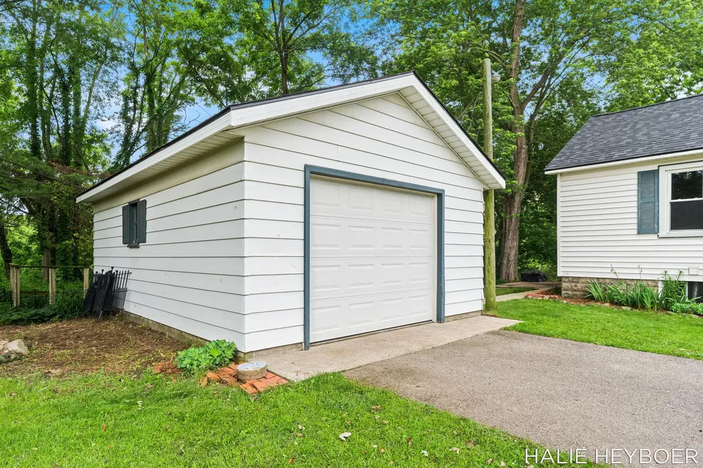 9168 Adams Street Zeeland Charter Township MI 49464