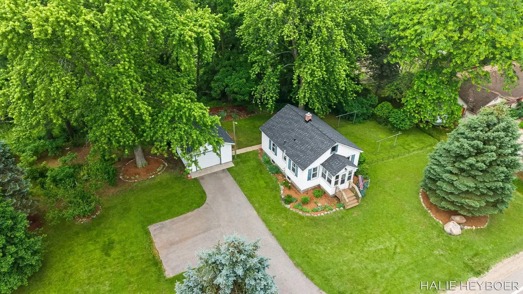 9168 Adams Street Zeeland Charter Township MI 49464