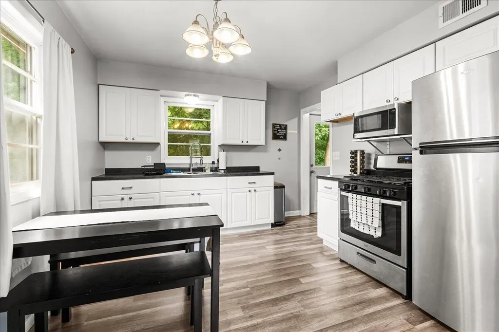 1944 Oakcliff Drive NE Grand Rapids Charter Township MI 49525