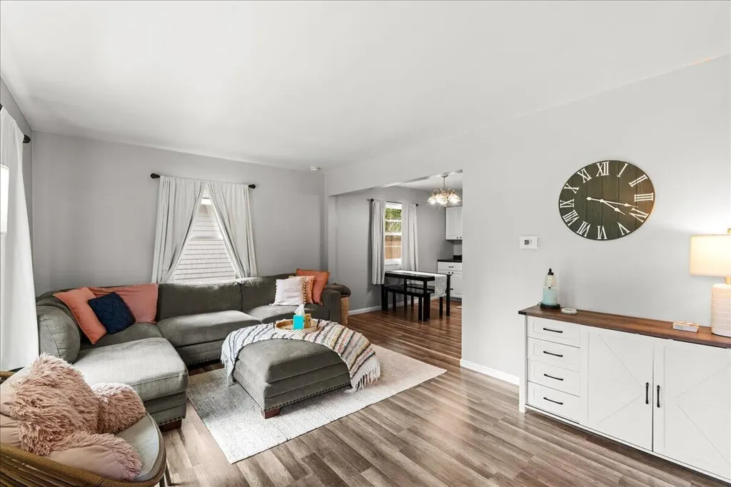 1944 Oakcliff Drive NE Grand Rapids Charter Township MI 49525