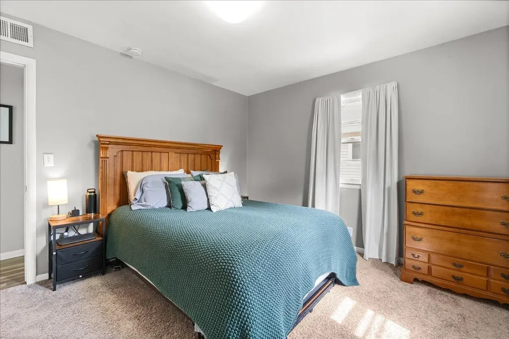 1944 Oakcliff Drive NE Grand Rapids Charter Township MI 49525