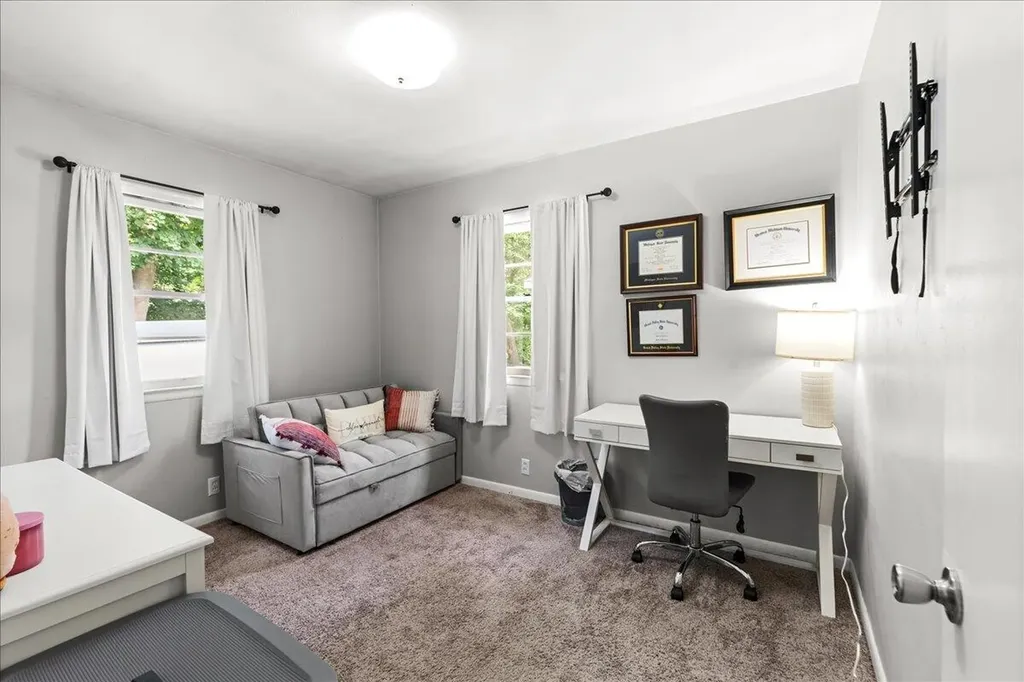1944 Oakcliff Drive NE Grand Rapids Charter Township MI 49525