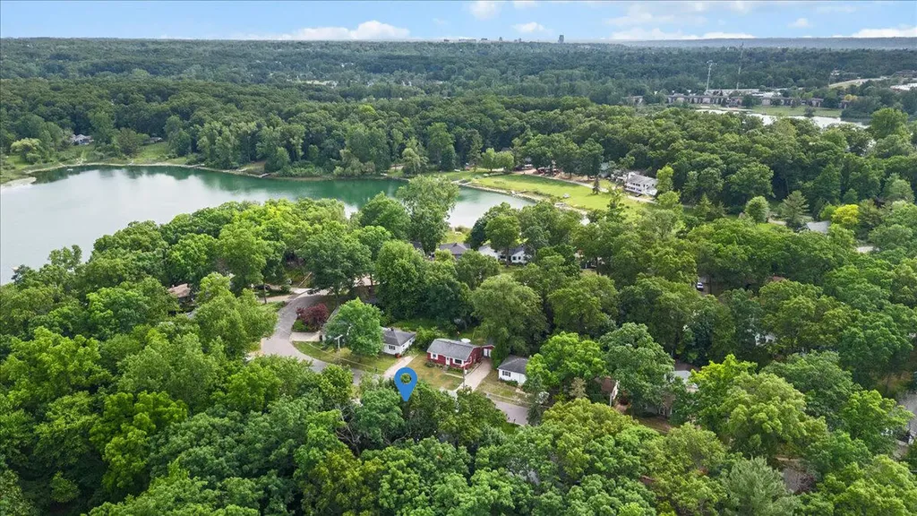 1944 Oakcliff Drive NE Grand Rapids Charter Township MI 49525