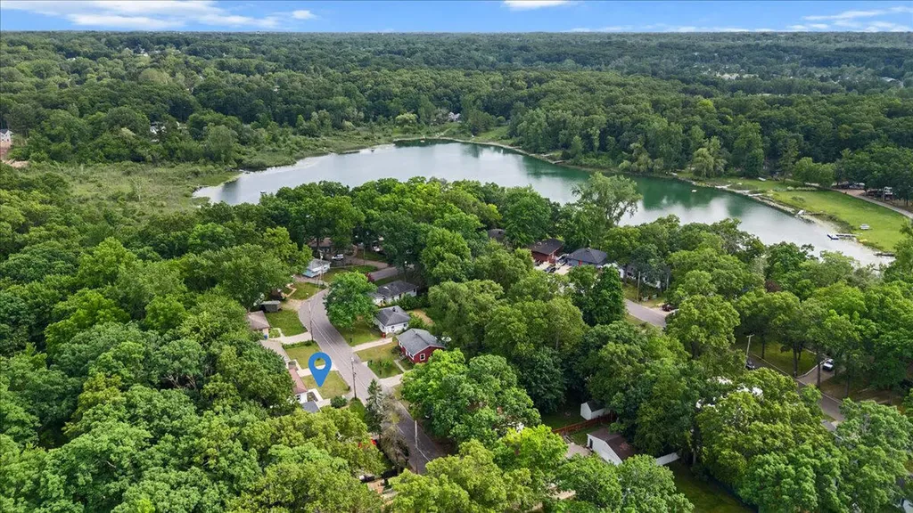 1944 Oakcliff Drive NE Grand Rapids Charter Township MI 49525