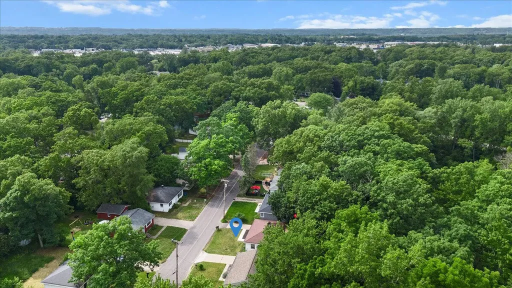 1944 Oakcliff Drive NE Grand Rapids Charter Township MI 49525