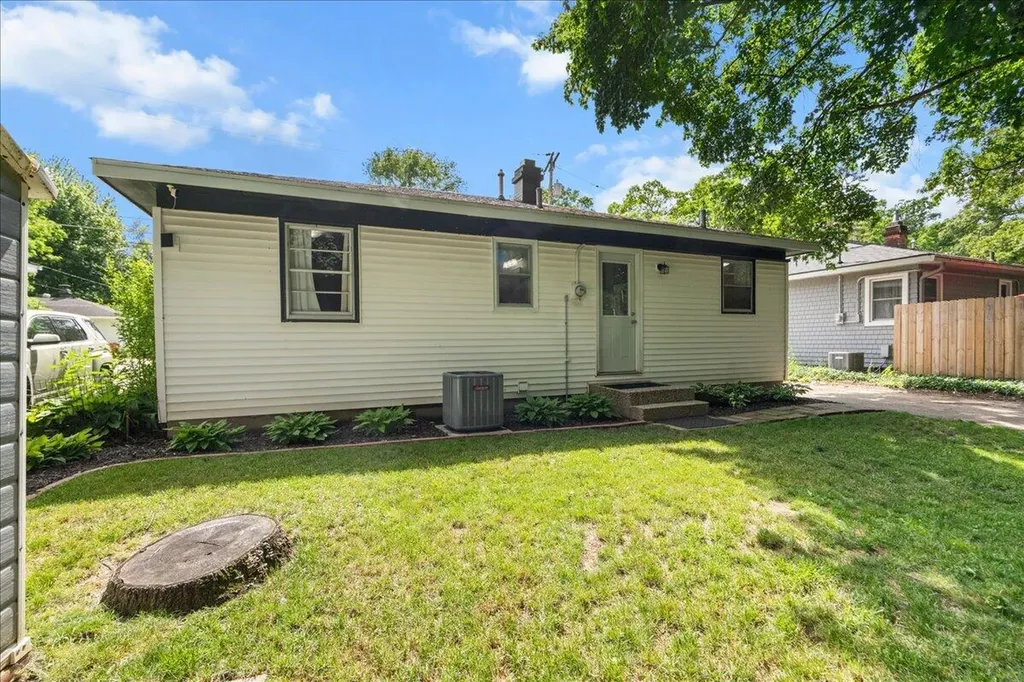 1944 Oakcliff Drive NE Grand Rapids Charter Township MI 49525