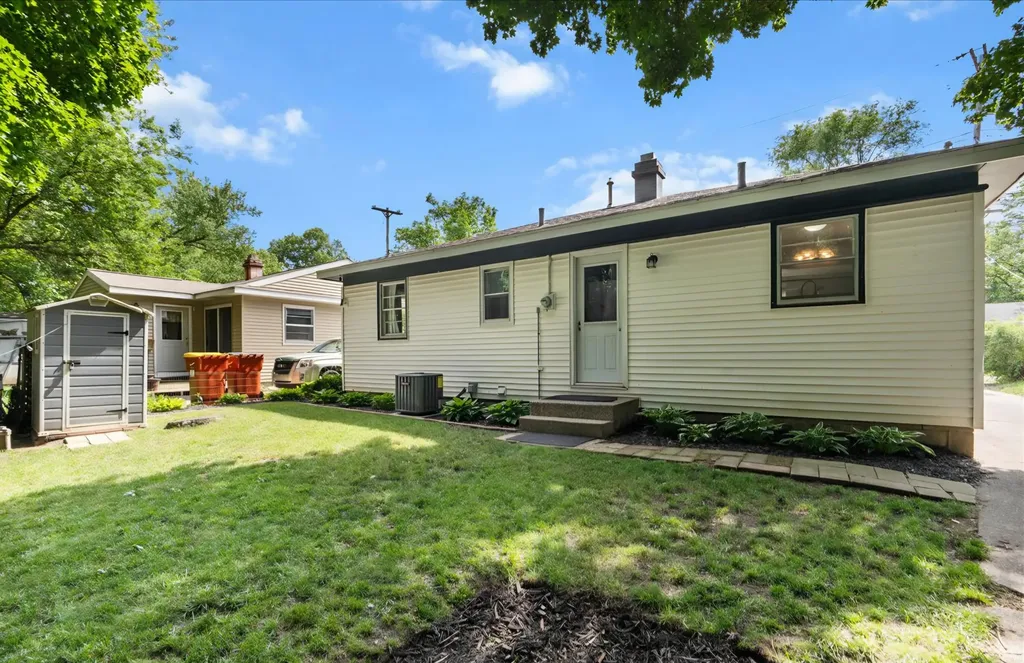 1944 Oakcliff Drive NE Grand Rapids Charter Township MI 49525