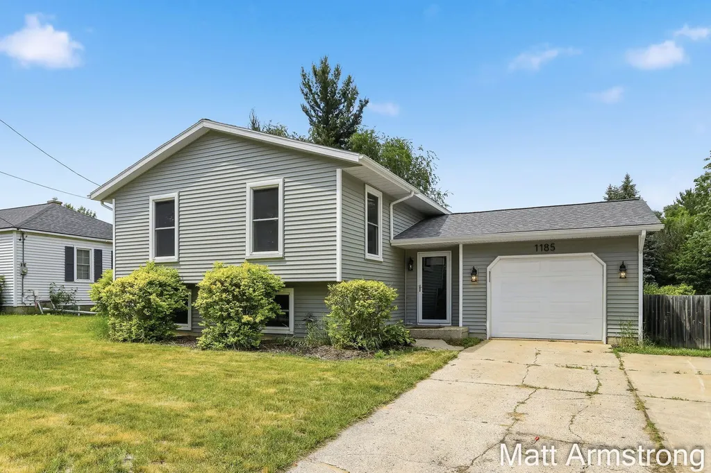 1185 52nd Street SE Kentwood City MI 49508