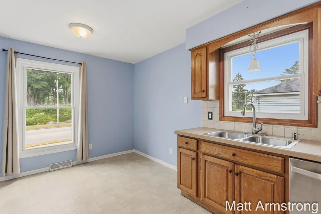 1185 52nd Street SE Kentwood City MI 49508