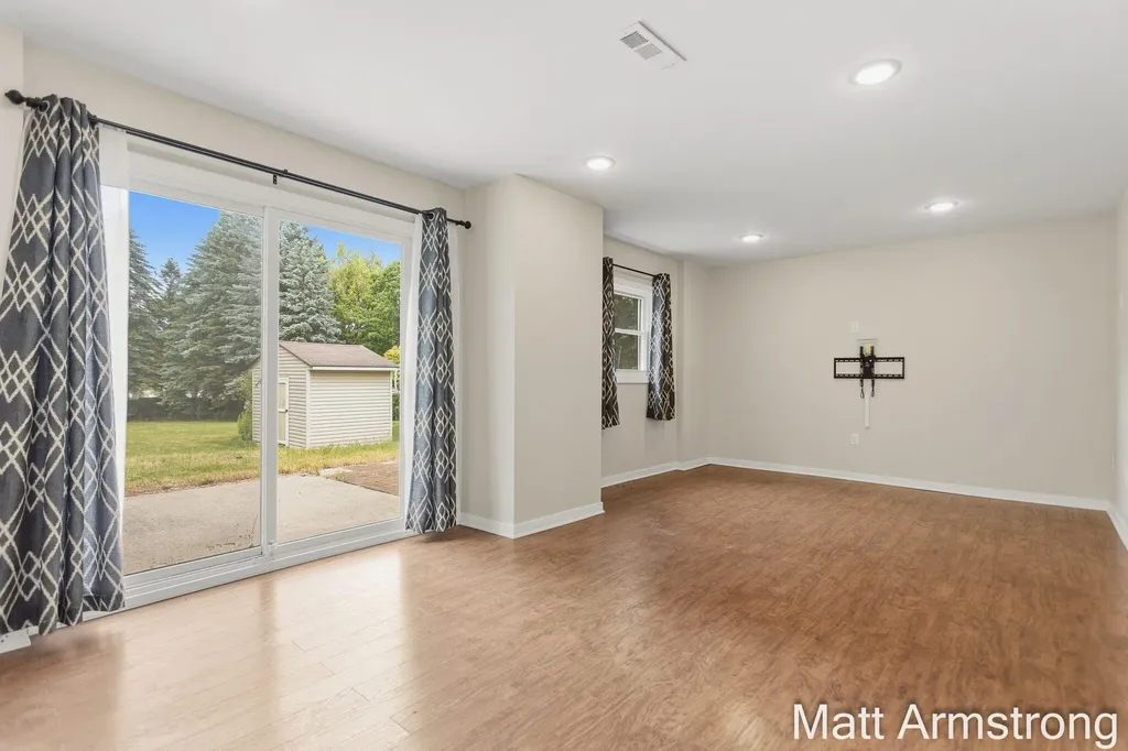 1185 52nd Street SE Kentwood City MI 49508