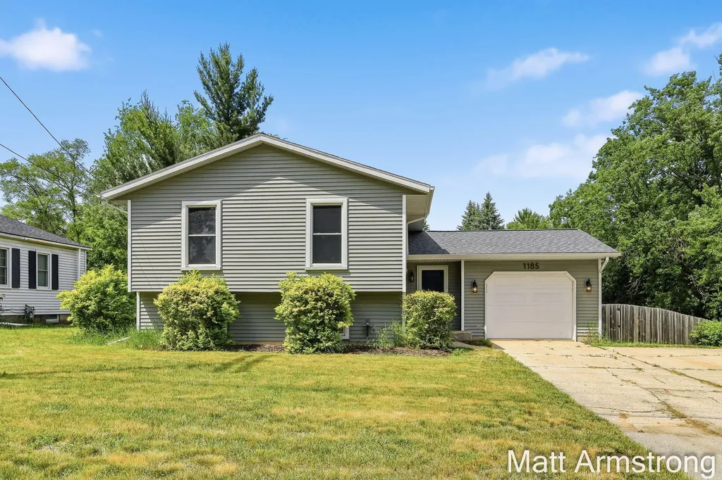 1185 52nd Street SE Kentwood City MI 49508
