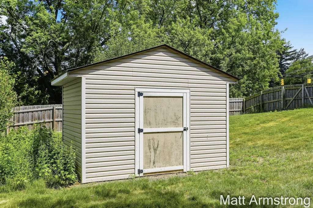 1185 52nd Street SE Kentwood City MI 49508