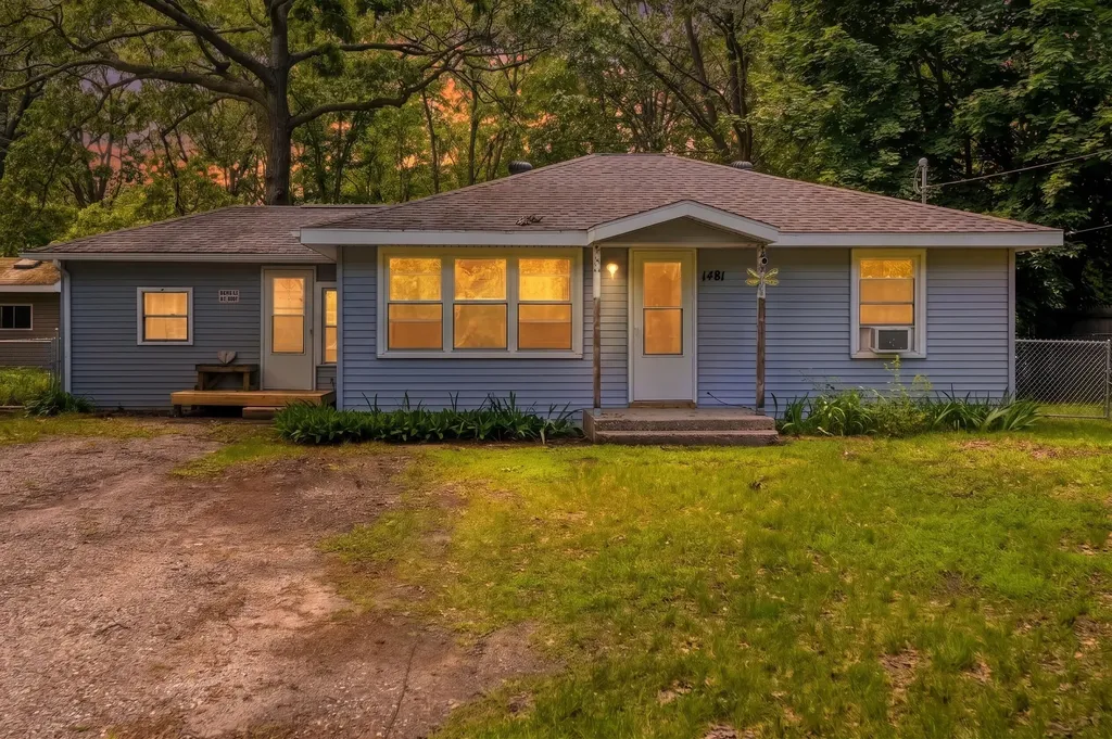 1481 Canterbury Avenue Norton Shores City MI 49444
