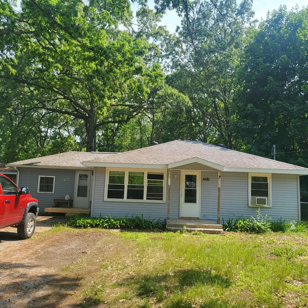 1481 Canterbury Avenue Norton Shores City MI 49444