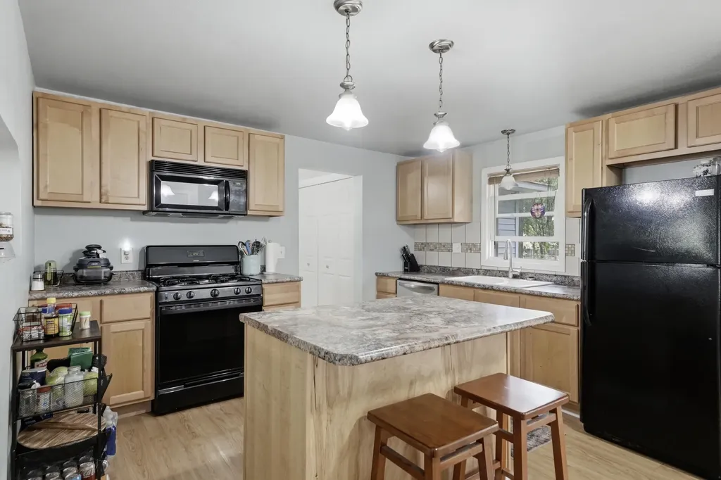 1481 Canterbury Avenue Norton Shores City MI 49444