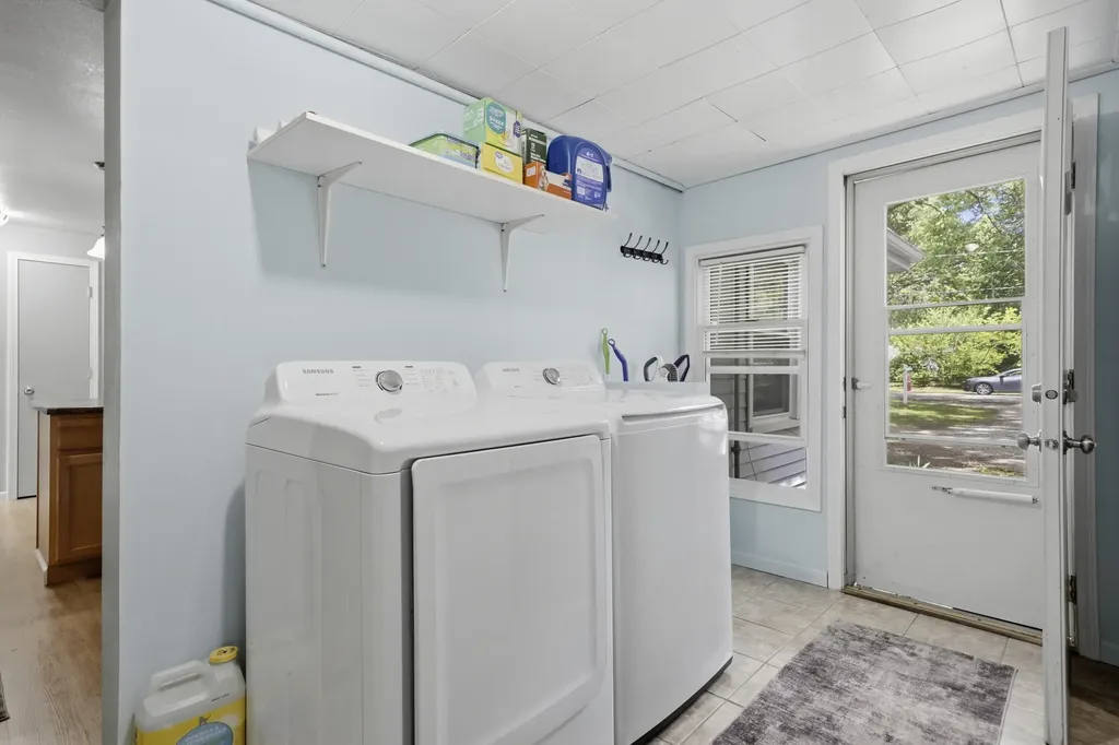 1481 Canterbury Avenue Norton Shores City MI 49444