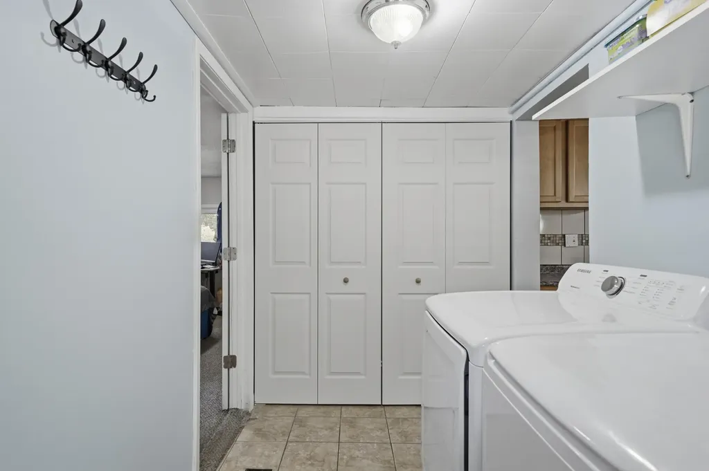1481 Canterbury Avenue Norton Shores City MI 49444