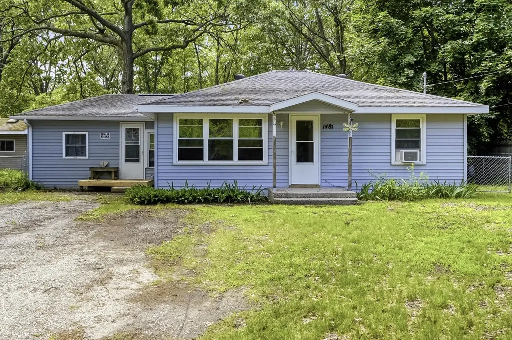 1481 Canterbury Avenue Norton Shores City MI 49444