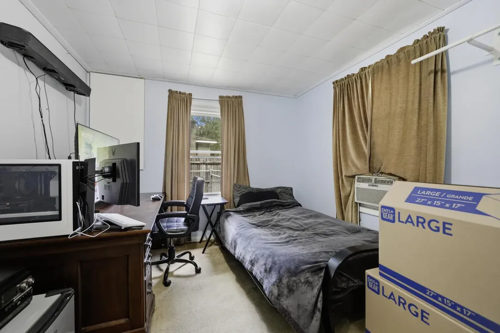 1481 Canterbury Avenue Norton Shores City MI 49444