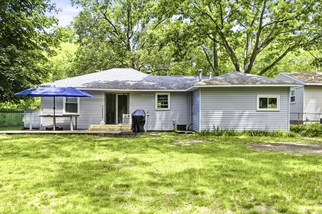 1481 Canterbury Avenue Norton Shores City MI 49444