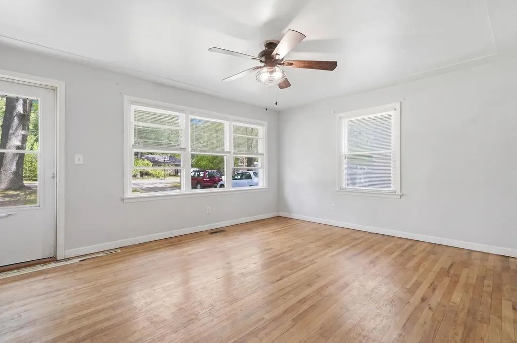 1481 Canterbury Avenue Norton Shores City MI 49444