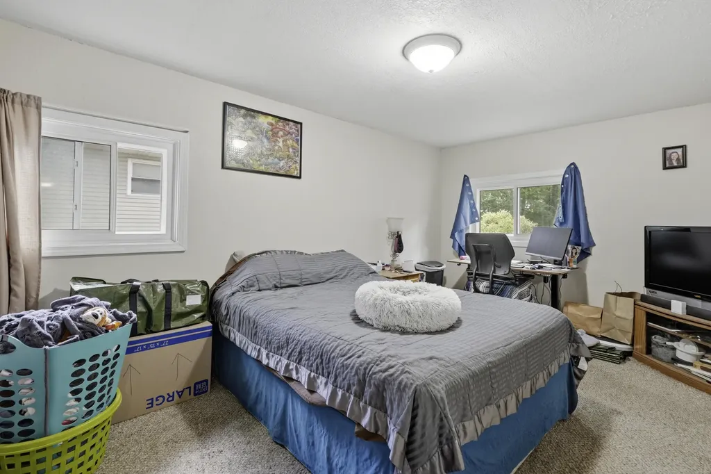 1481 Canterbury Avenue Norton Shores City MI 49444