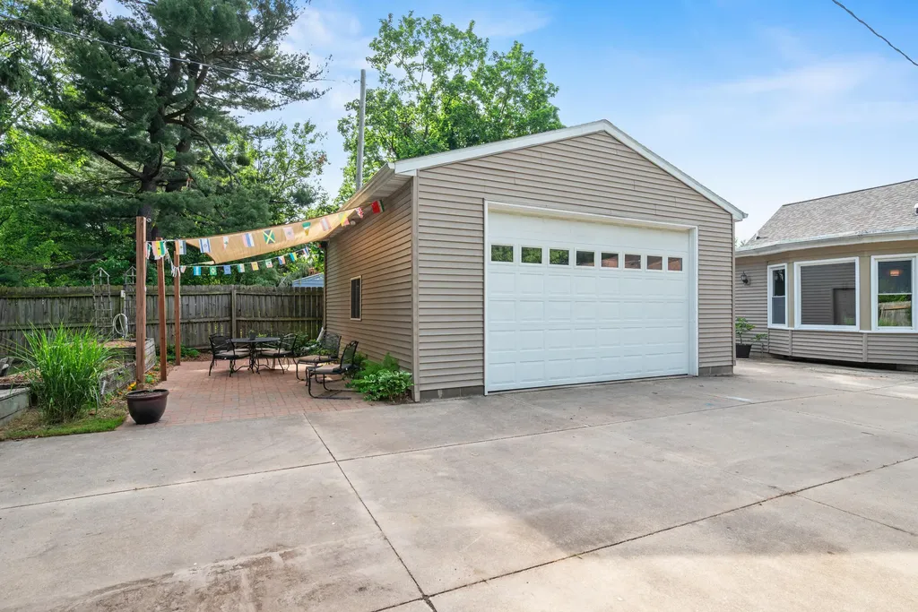 2053 Seventh Street NW Grand Rapids City MI 49504