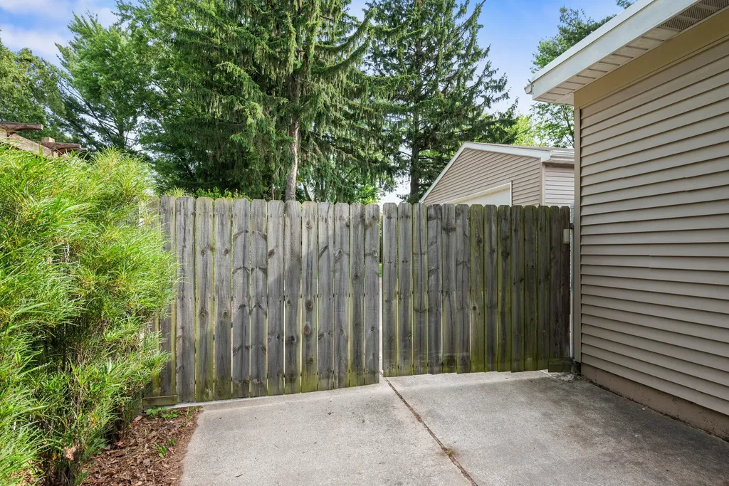 2053 Seventh Street NW Grand Rapids City MI 49504